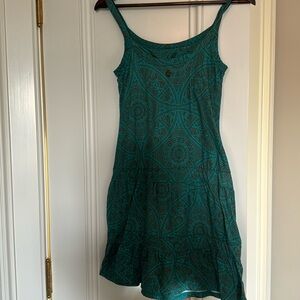 Breathe dress, build in bra shelf